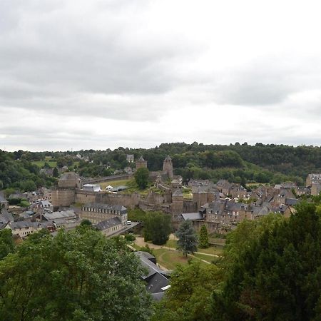 Mercier De Montigny - Les Chambres Du Beffroi - Spa Et Massage Fougères Eksteriør billede